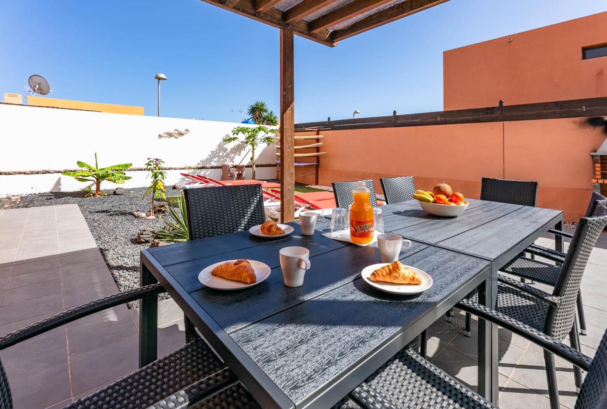 Sunrise Surf House, Big Garden, Hot Tub, Parking, Super-Fast Free Wi-Fi Villa Corralejo Ngoại thất bức ảnh